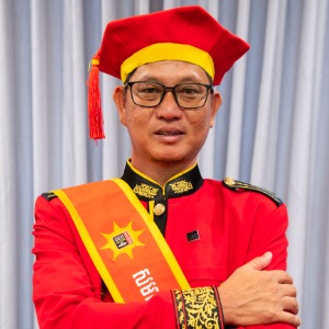 លោក ពេជ្រ ពៅ